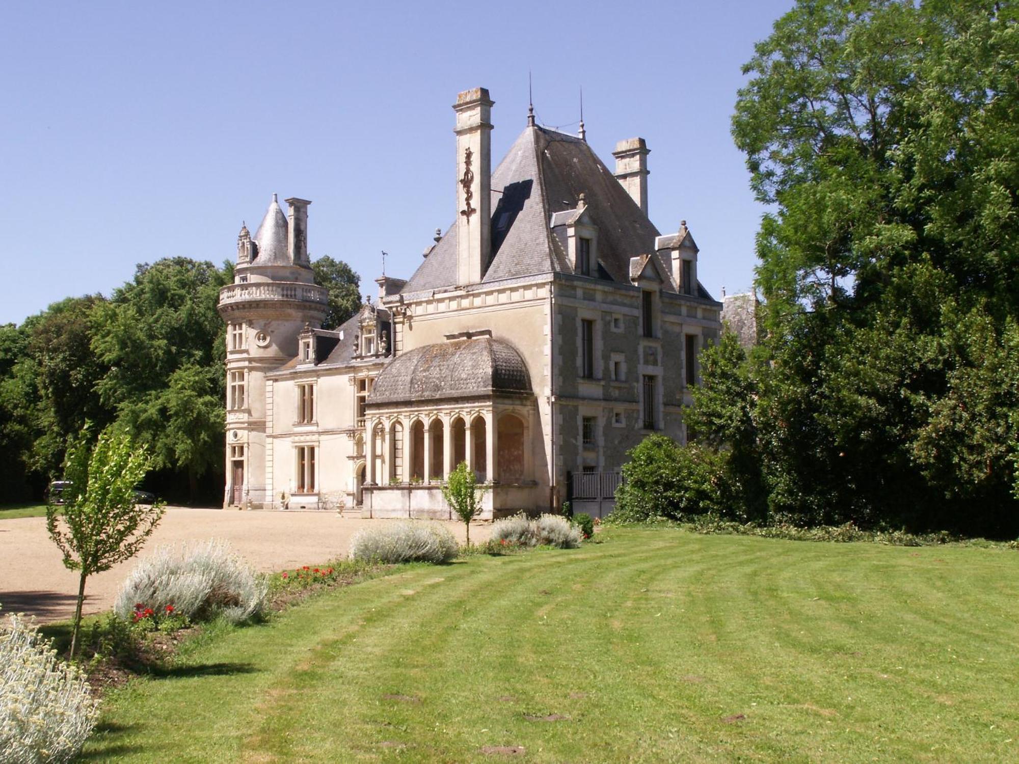 Chateau De La Court D'Aron Bed & Breakfast Saint-Cyr-en-Talmondais Exterior photo