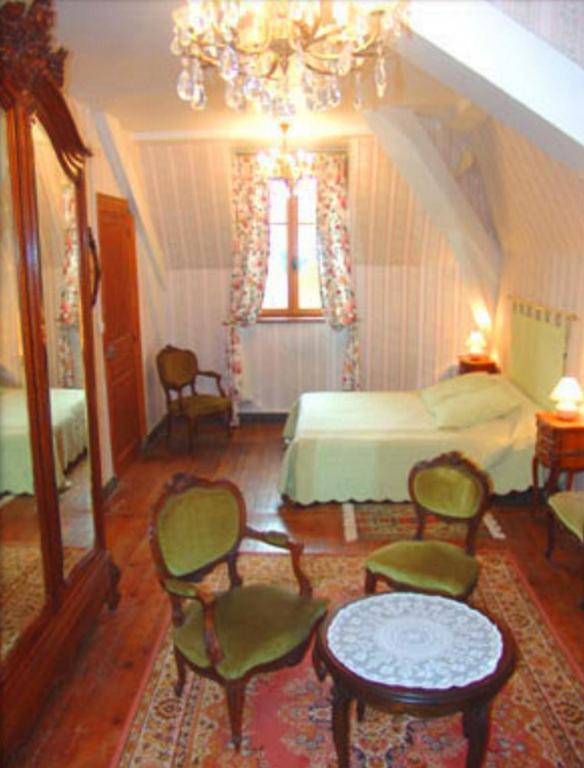 Chateau De La Court D'Aron Bed & Breakfast Saint-Cyr-en-Talmondais Room photo