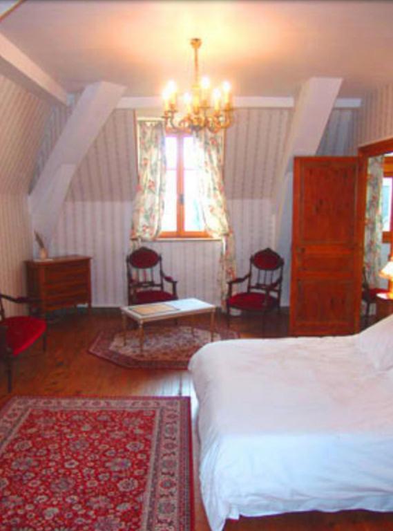 Chateau De La Court D'Aron Bed & Breakfast Saint-Cyr-en-Talmondais Room photo