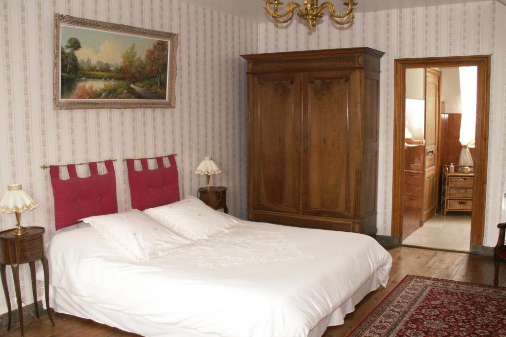 Chateau De La Court D'Aron Bed & Breakfast Saint-Cyr-en-Talmondais Room photo