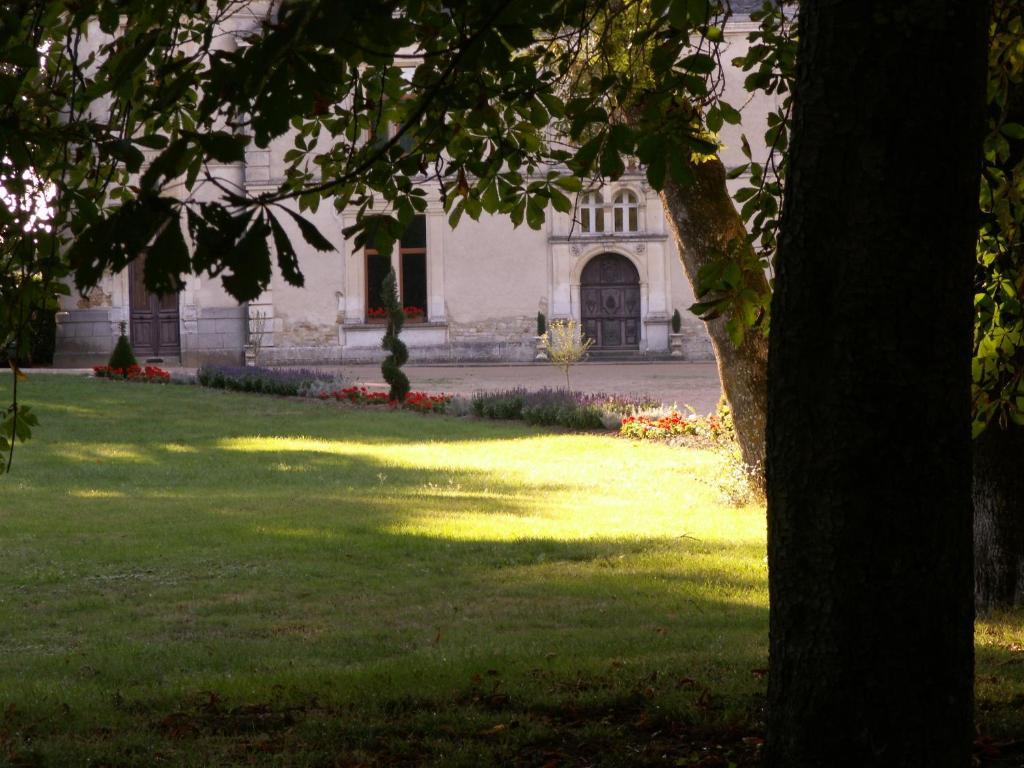 Chateau De La Court D'Aron Bed & Breakfast Saint-Cyr-en-Talmondais Exterior photo